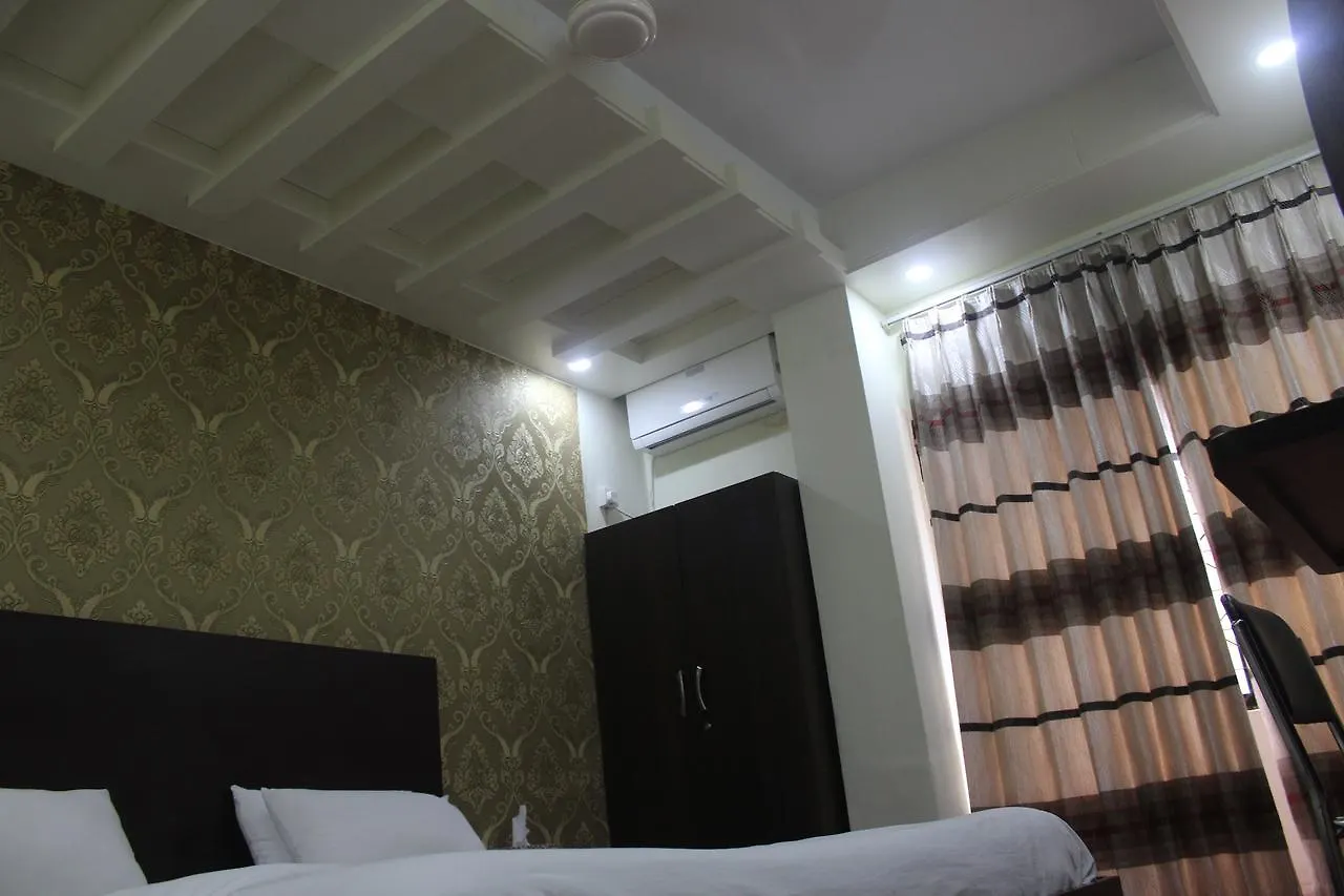 Sylcom Hotel 다카 3*,